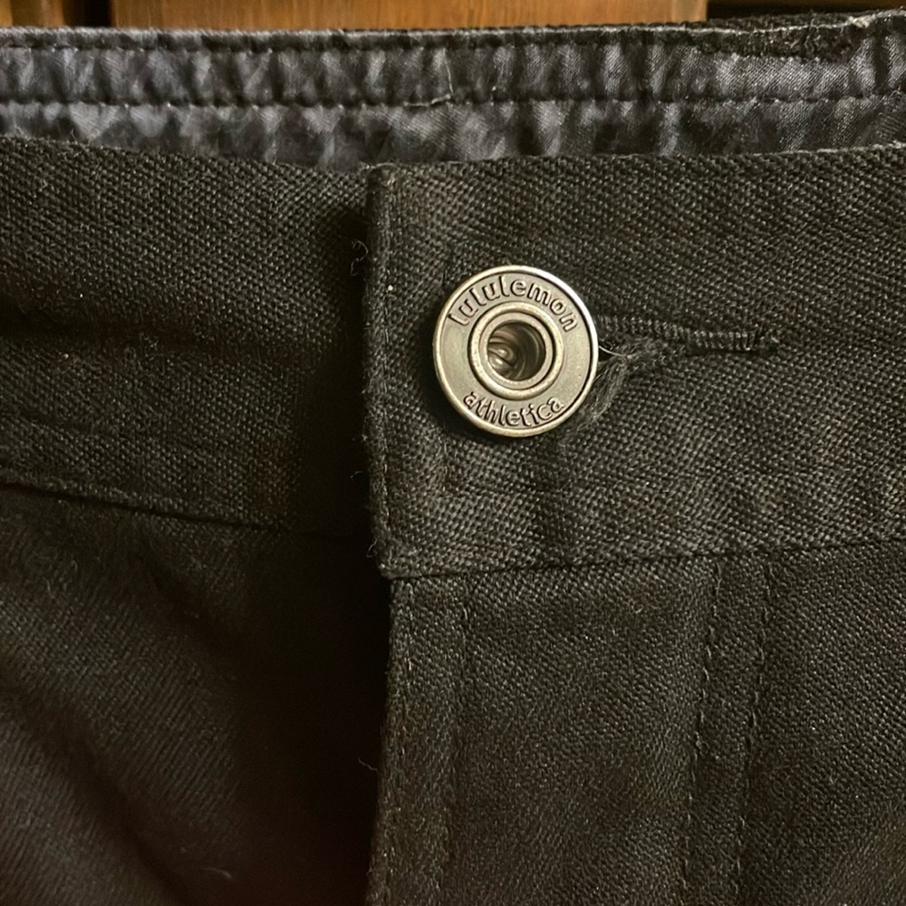 Lululemon Athletica black men’s cargo shorts